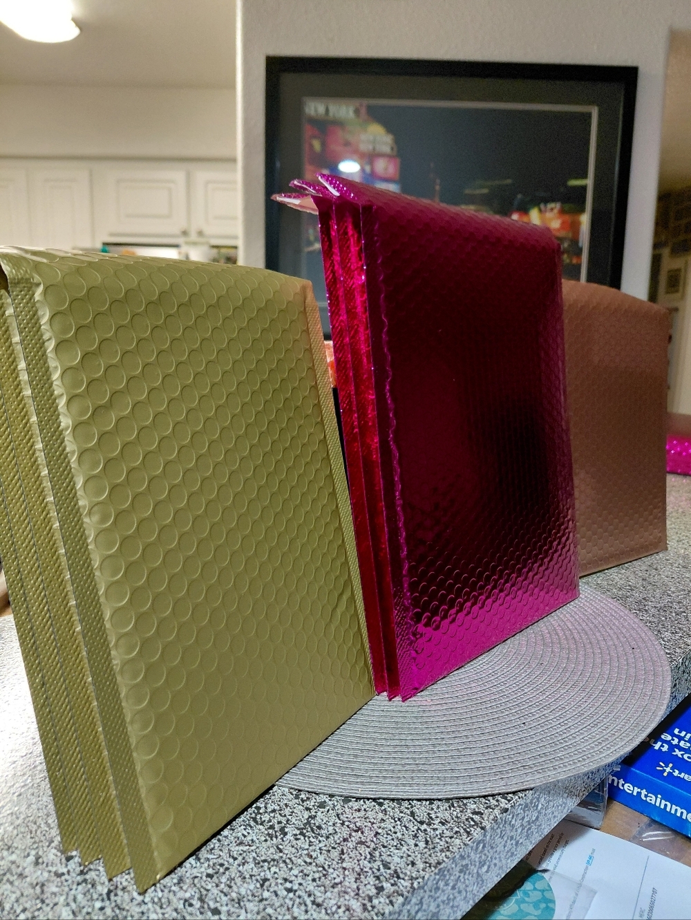 15ct. Bubble Mailers Mix - Shinny Pink 8.5x12/Gold 6.5x10/Rose Gold 6.5x10 - Picture 5 of 5